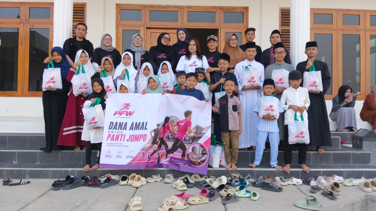 PFW Gelar Bakti Sosial Perdana, Santuni Penyandang Disabilitas dan Anak Yatim di Cianjur