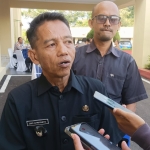 Penjabat (Pj) Kepala Desa Sukajaya, Kecamatan Bojongpicung, Diki Afriyanto, saat diwawancarai awak media.